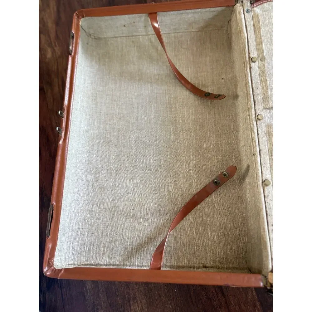 Vintage 1950s Towncraft Tan Leather Suitcase Train Case Linen Lined Brass Clasps